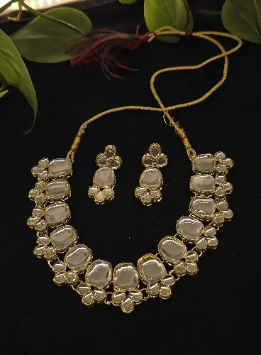 Goldplated necklace and earrings