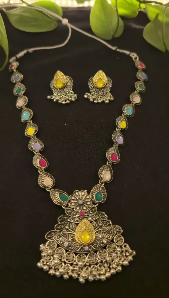 Goldplated necklace and earrings