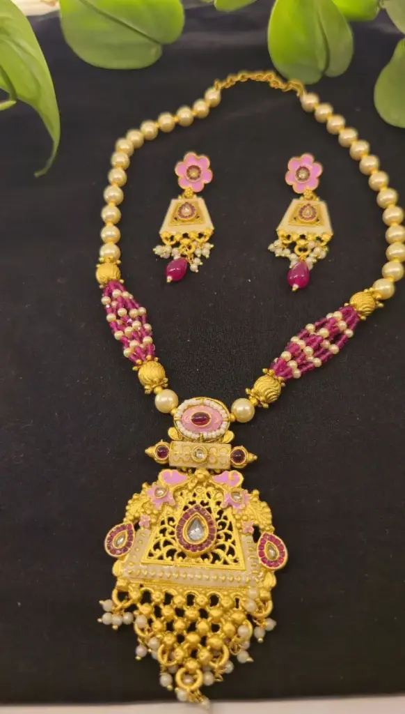 Goldplated necklace and earrings