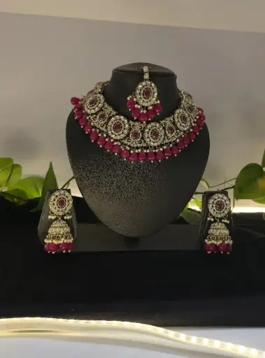 Goldplated necklace and earrings