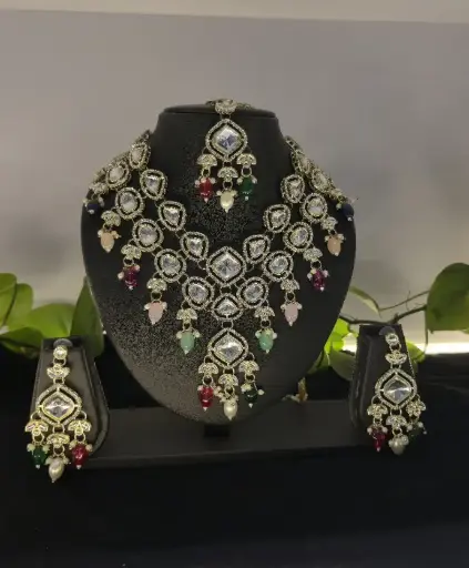 Goldplated necklace and earrings