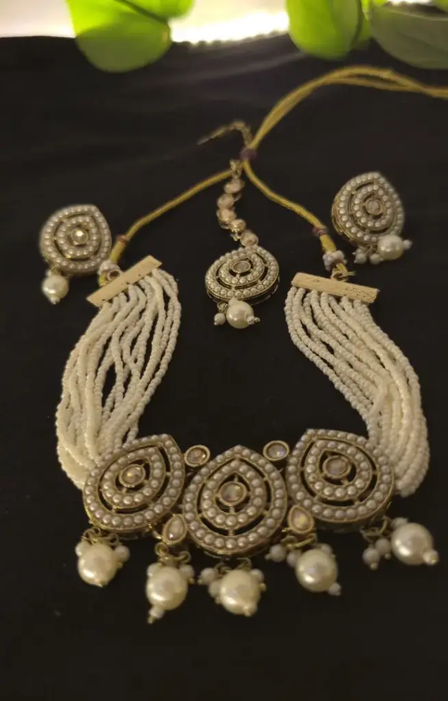 Goldplated necklace and earrings